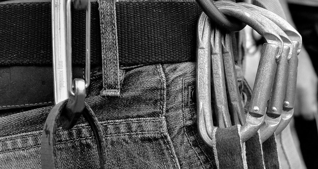 g582527b8242459e57bc77e09dabe150cf7e4494e98695cfb969e7e0f673a450c885fab8e722574b921f3a67e26ffc09be18fcc316d29d881995ea57fbeec0b78_1280-2243794 cowboys, escalation, nature, adventure, hiking, the mountaineer, mountain, climbing, top, sport